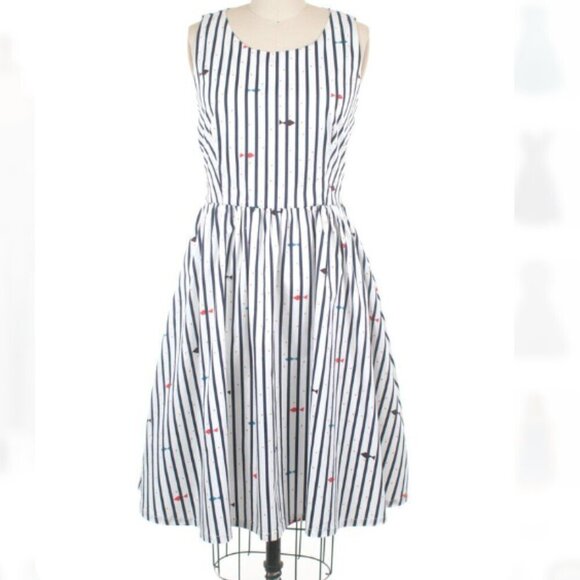 Modcloth Dresses & Skirts - RARE FIND MODCLOTH/Frock Shop - open back fit & flare dress w/pockets size L